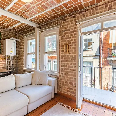 Nostalgic Flat Near Galata Tower In Beyoglu Estambul