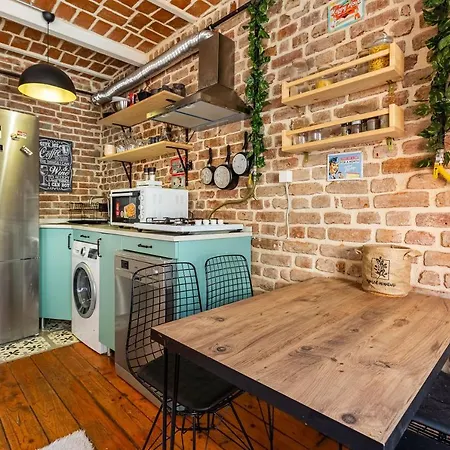 Nostalgic Flat Near Galata Tower In Beyoglu *