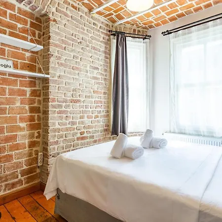 Nostalgic Flat Near Galata Tower In Beyoglu * Estambul