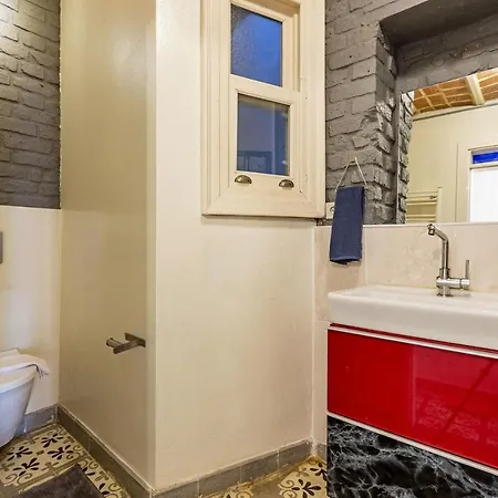 Nostalgic Flat Near Galata Tower In Beyoglu اسطنبول